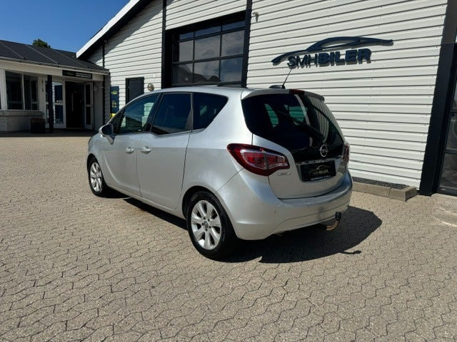 Sølv Opel Meriva fra 2016