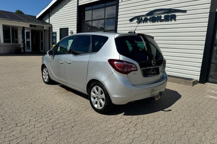 Sølv Opel Meriva fra 2016