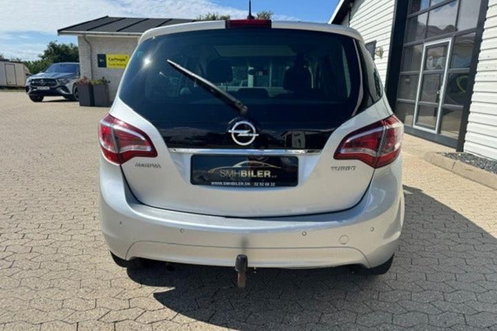 Sølv Opel Meriva fra 2016