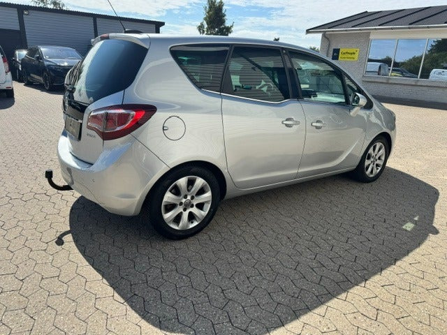 Sølv Opel Meriva fra 2016