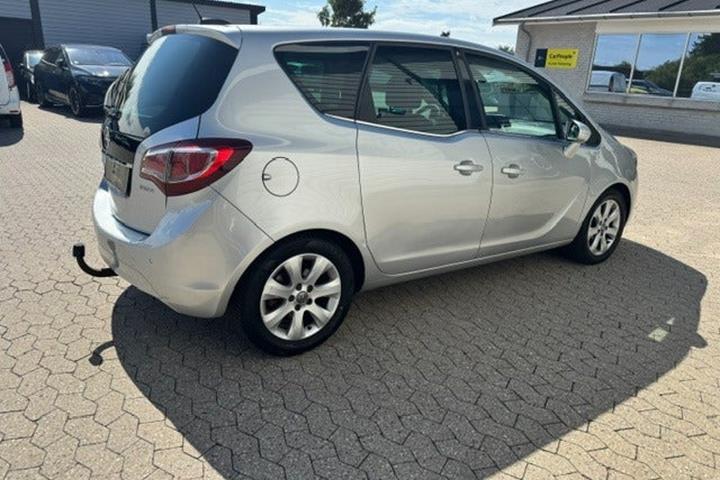 Sølv Opel Meriva fra 2016