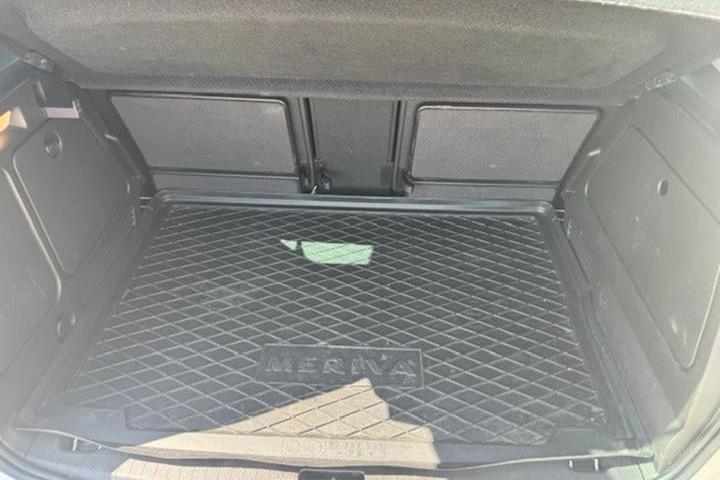 Sølv Opel Meriva fra 2016