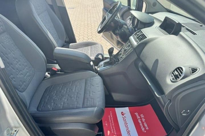 Sølv Opel Meriva fra 2016