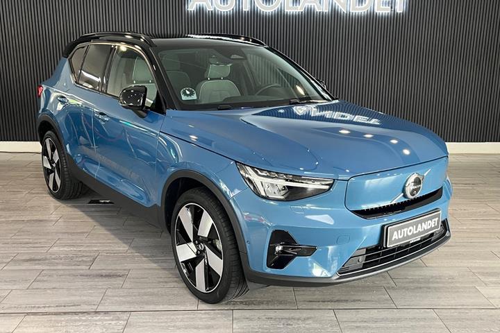 Blå Volvo XC40 fra 2023