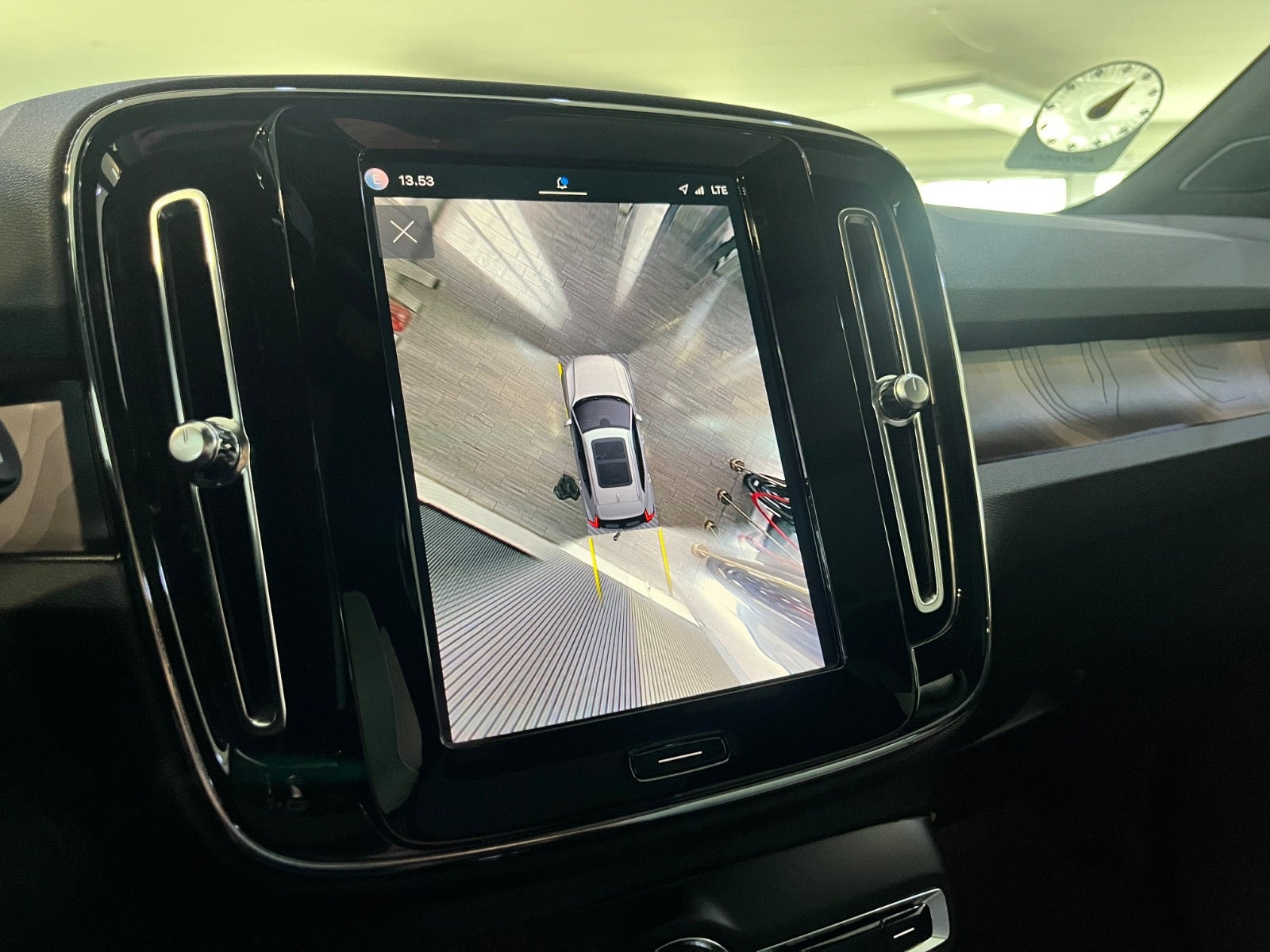 Blå Volvo XC40 fra 2023
