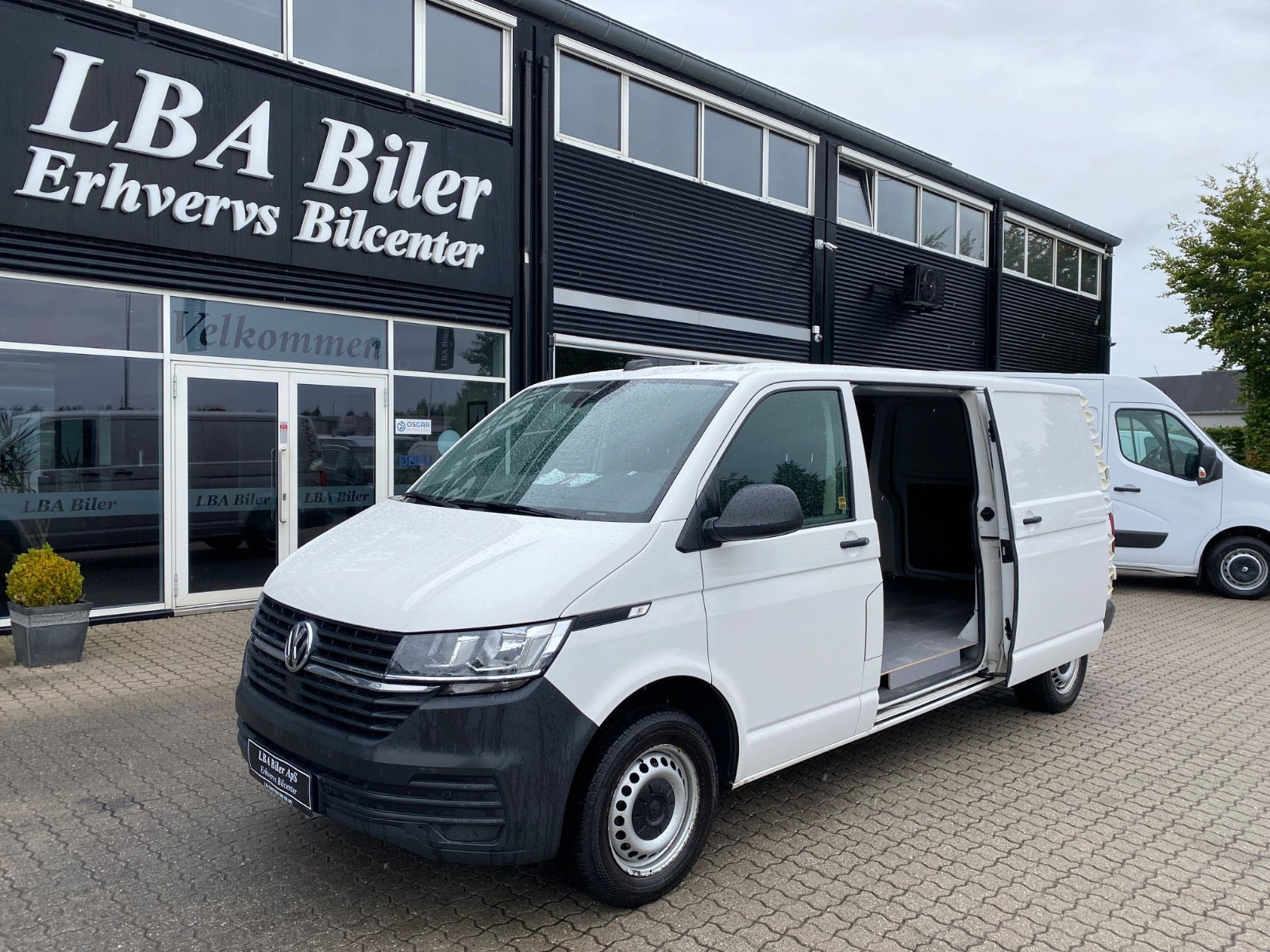 VW Transporter 2,0 TDi 110 Kassevogn lang