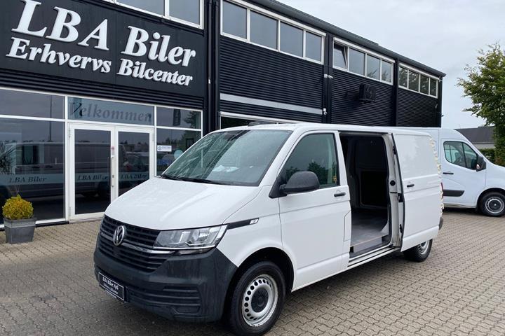 Hvid VW Transporter fra 2020