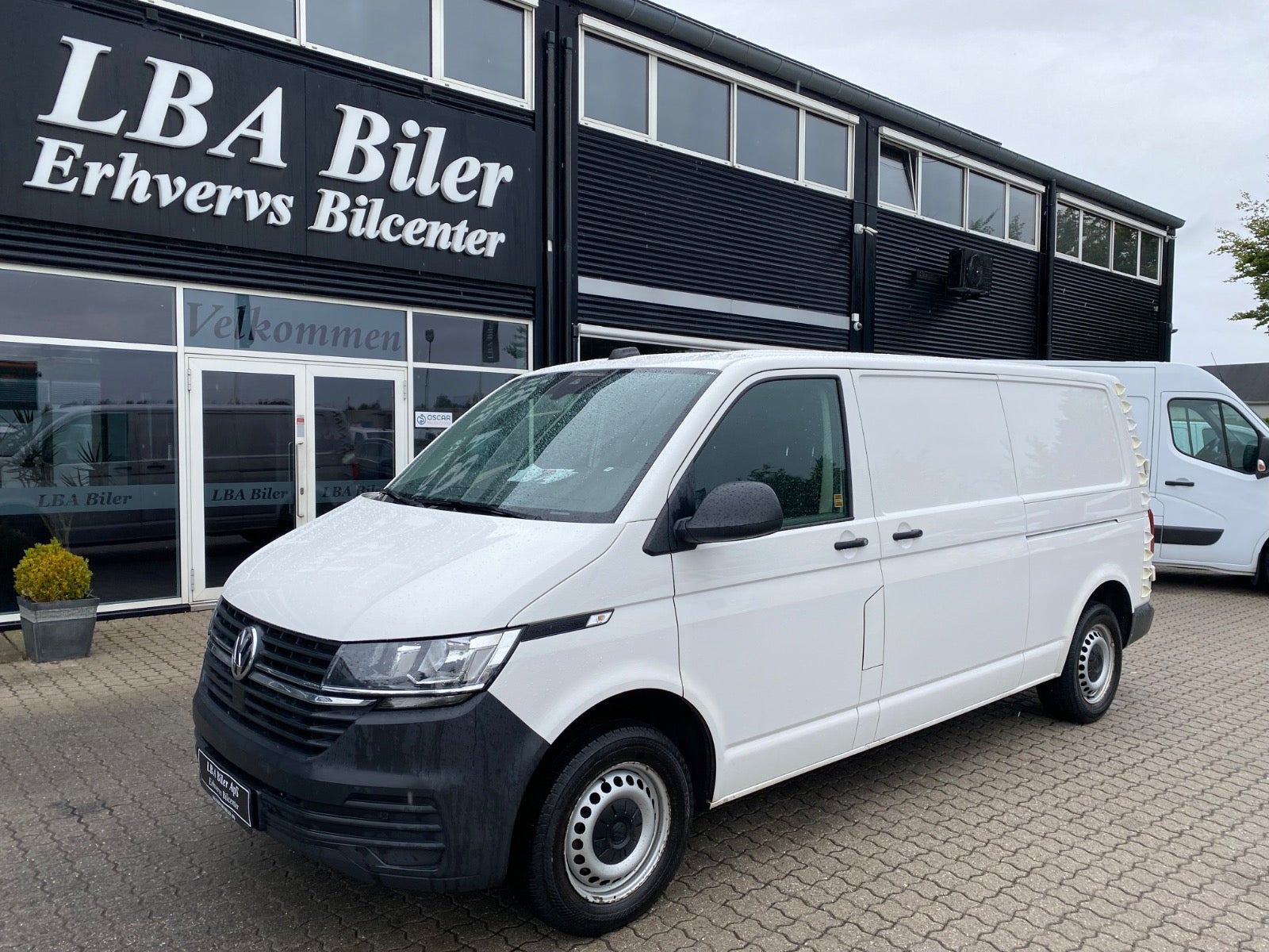 Hvid VW Transporter fra 2020