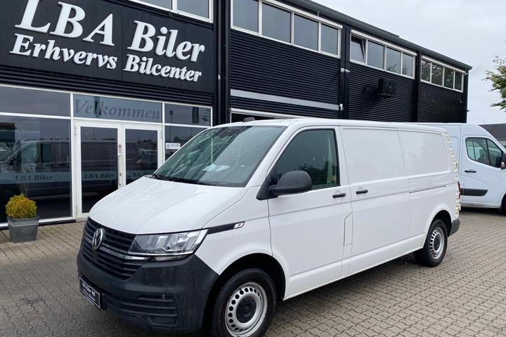Hvid VW Transporter fra 2020