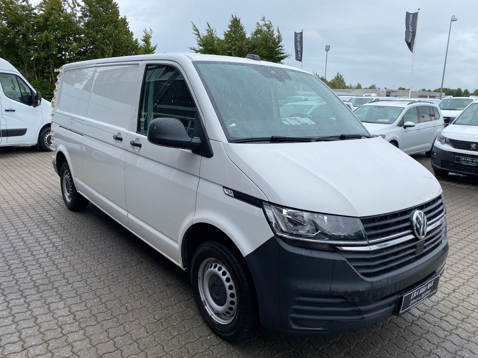 Hvid VW Transporter fra 2020