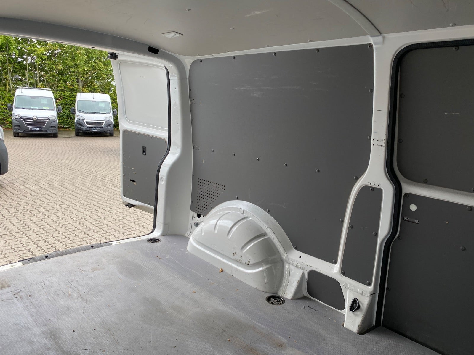Hvid VW Transporter fra 2020