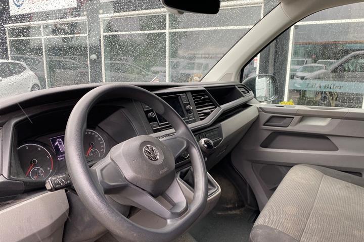 Hvid VW Transporter fra 2020