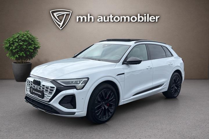 Hvid Audi Q8 e-tron fra 2024