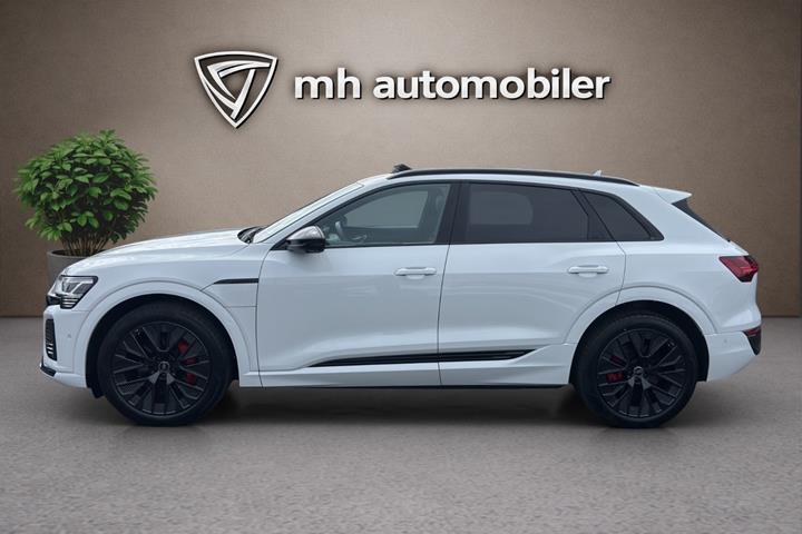 Hvid Audi Q8 e-tron fra 2024