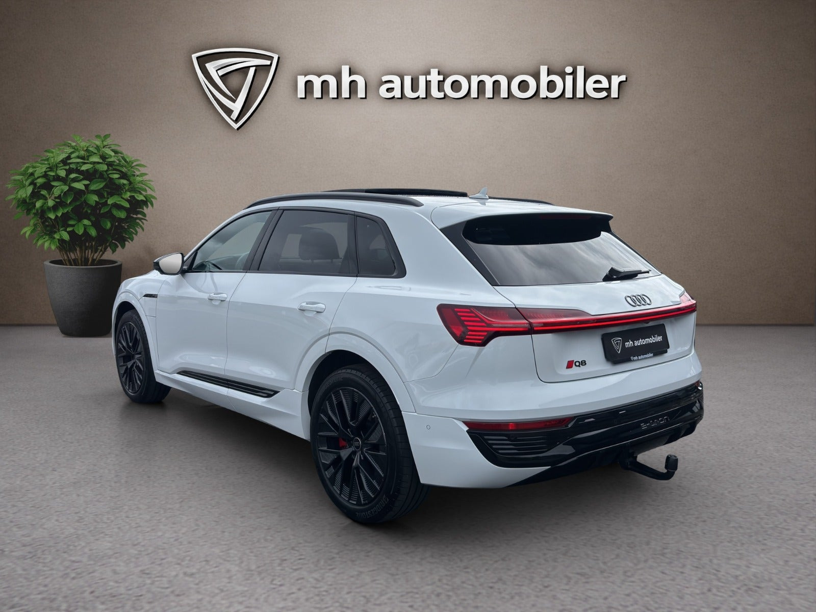 Hvid Audi Q8 e-tron fra 2024