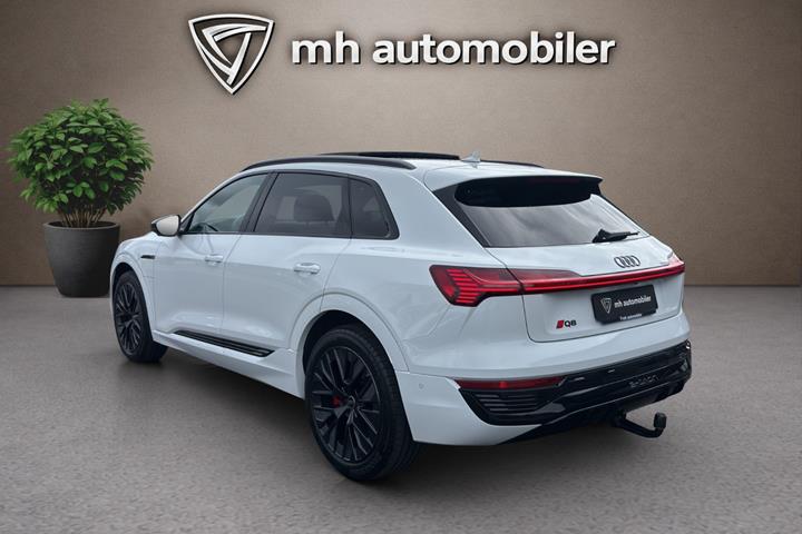 Hvid Audi Q8 e-tron fra 2024