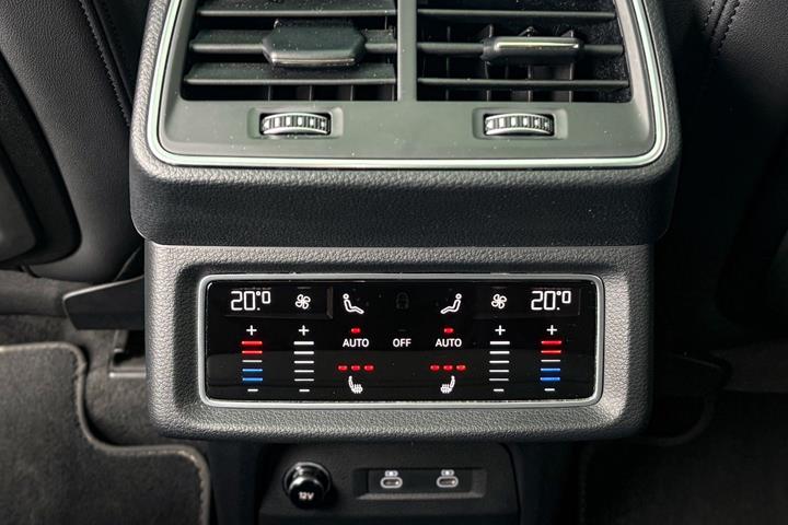 Hvid Audi Q8 e-tron fra 2024