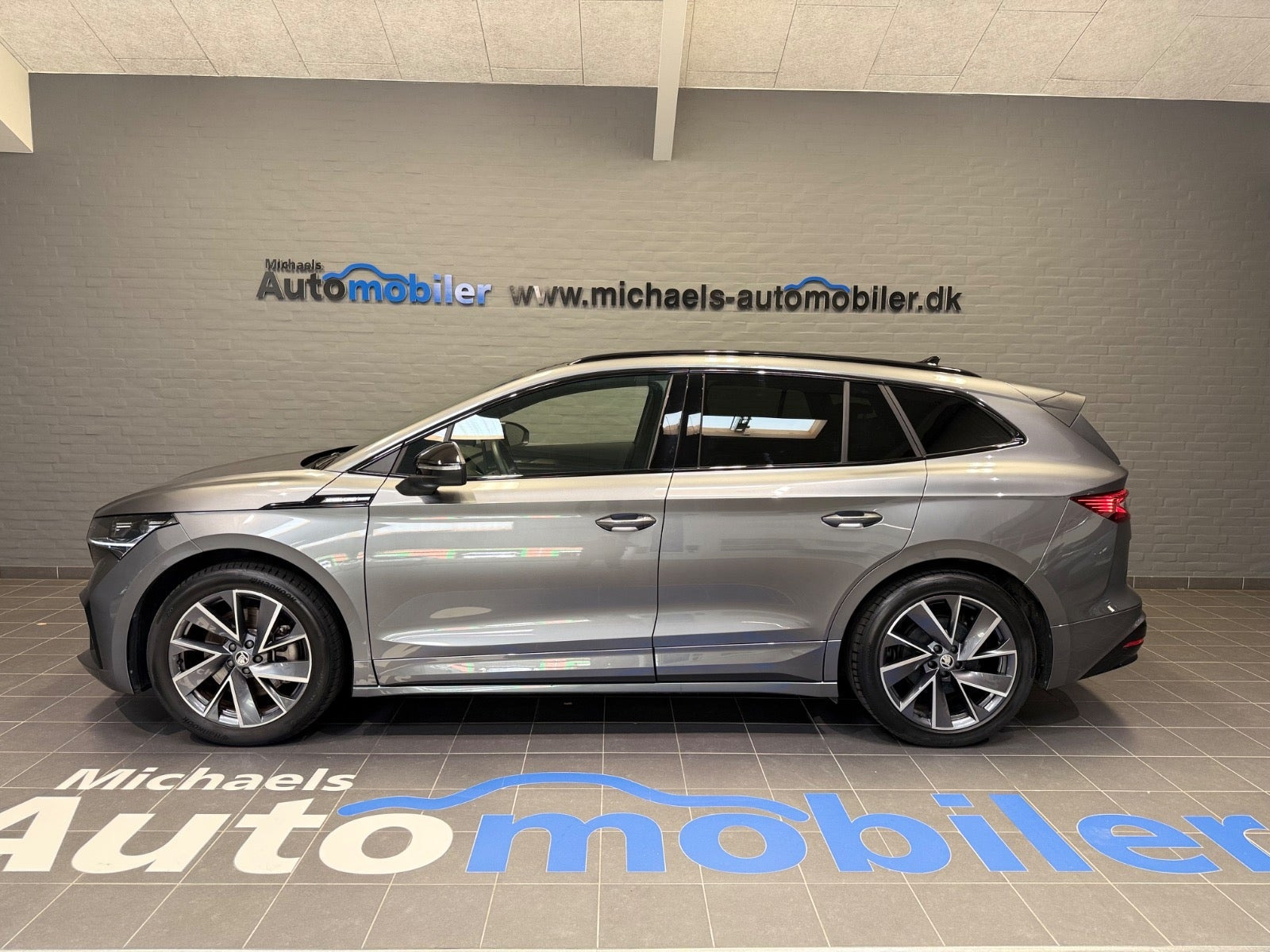 Grå Skoda Enyaq fra 2025