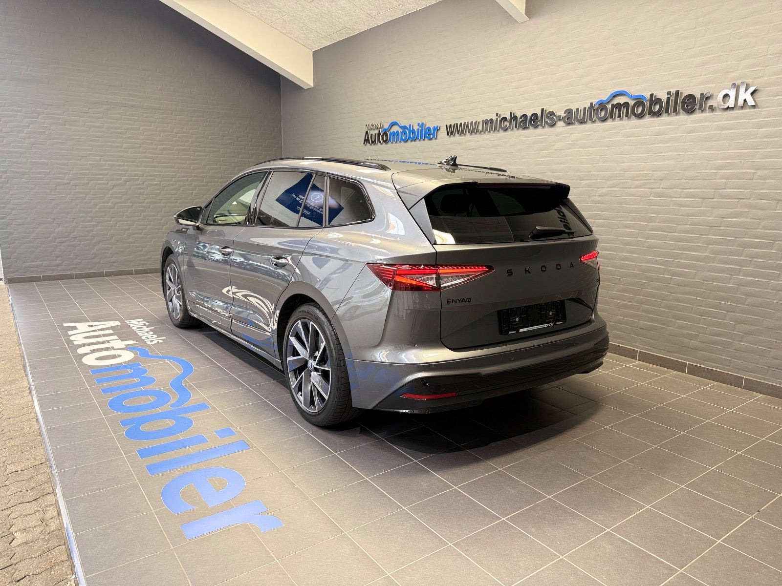 Grå Skoda Enyaq fra 2025