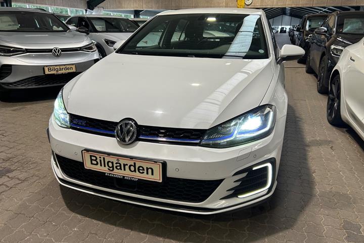 Hvid VW Golf VII fra 2020