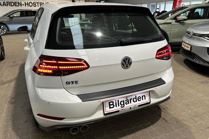 Hvid VW Golf VII fra 2020