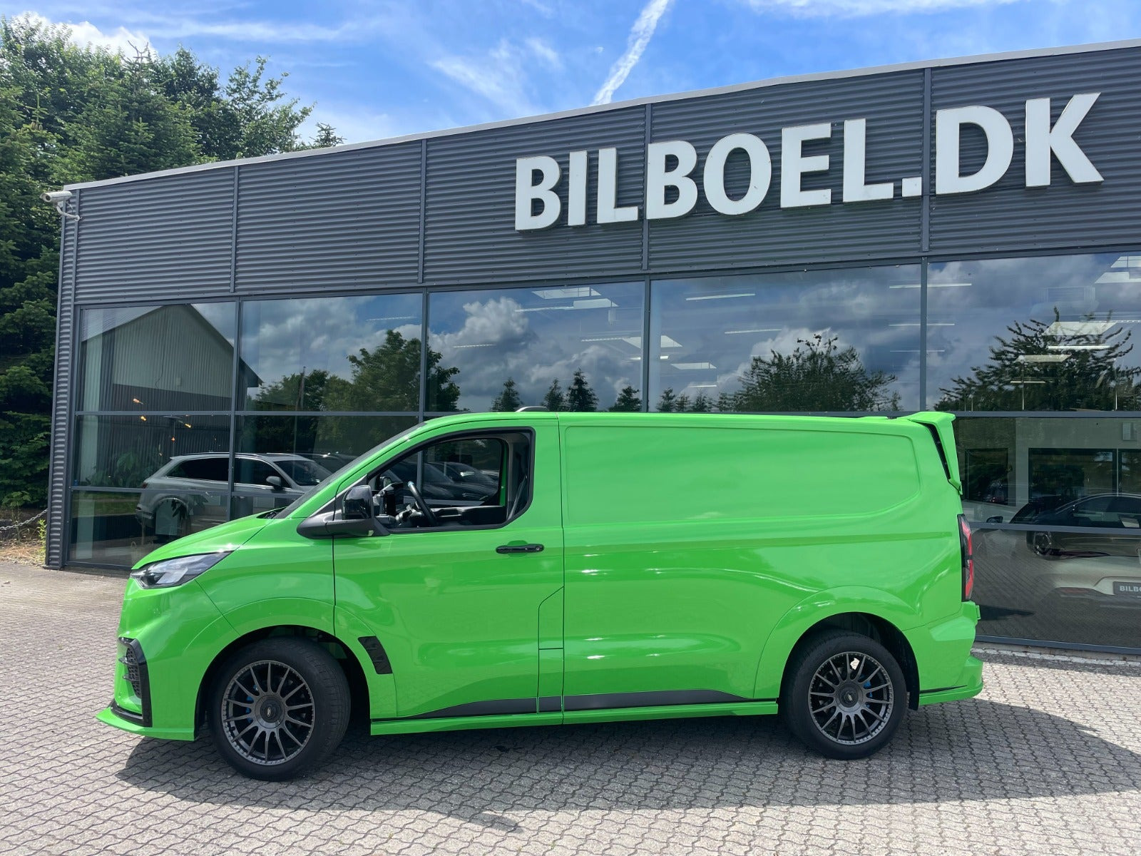 Grøn Ford E-Transit Custom 320 L1 fra 2025