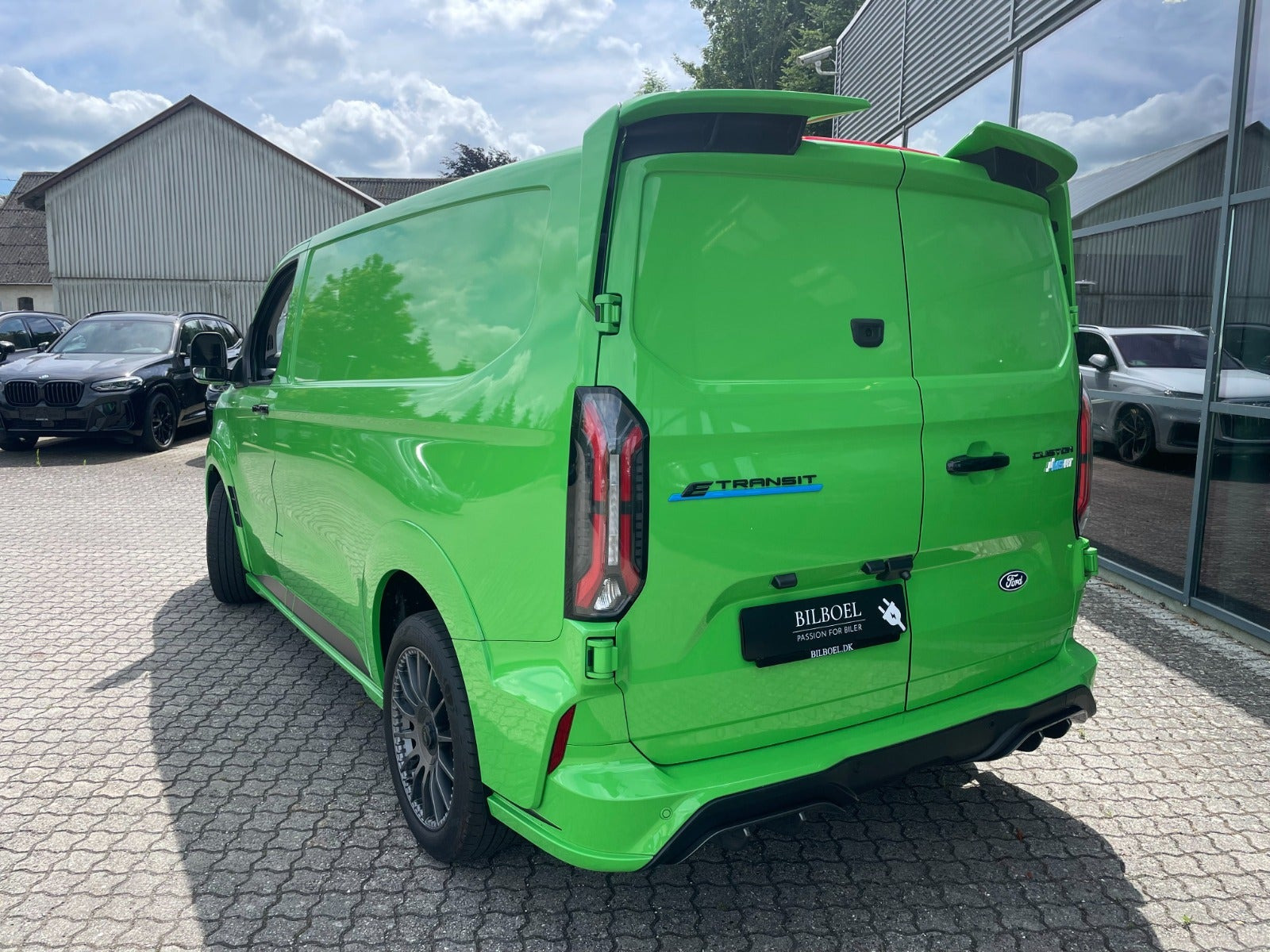 Grøn Ford E-Transit Custom 320 L1 fra 2025