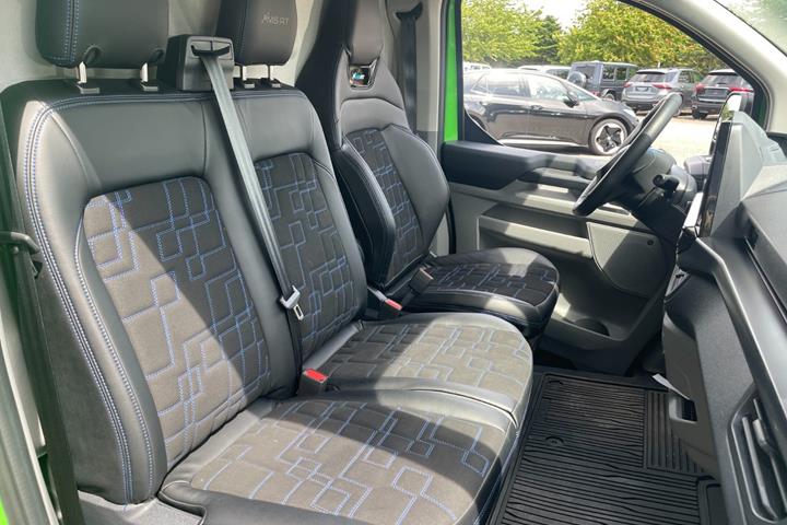 Grøn Ford E-Transit Custom 320 L1 fra 2025