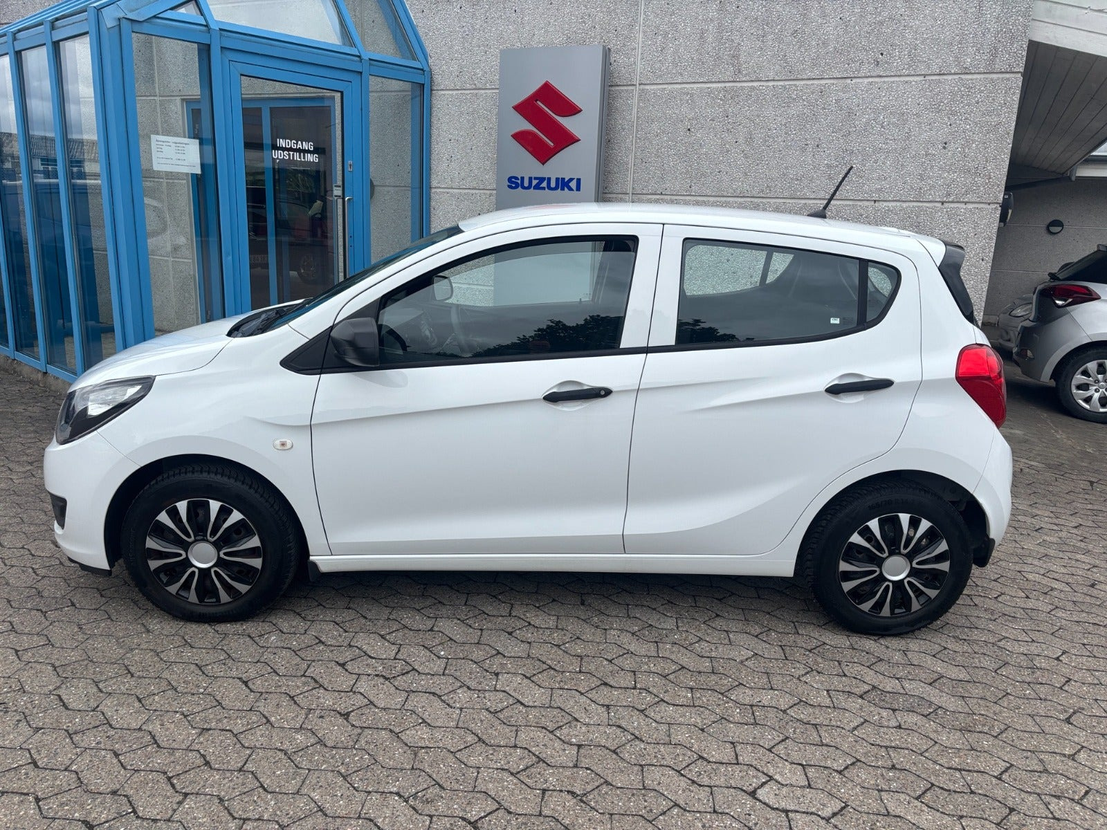 Hvid Opel Karl fra 2016