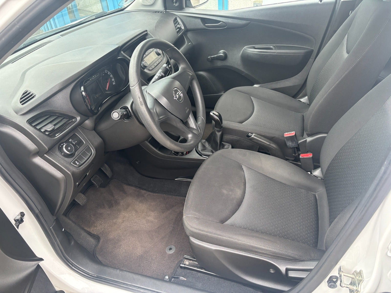 Hvid Opel Karl fra 2016