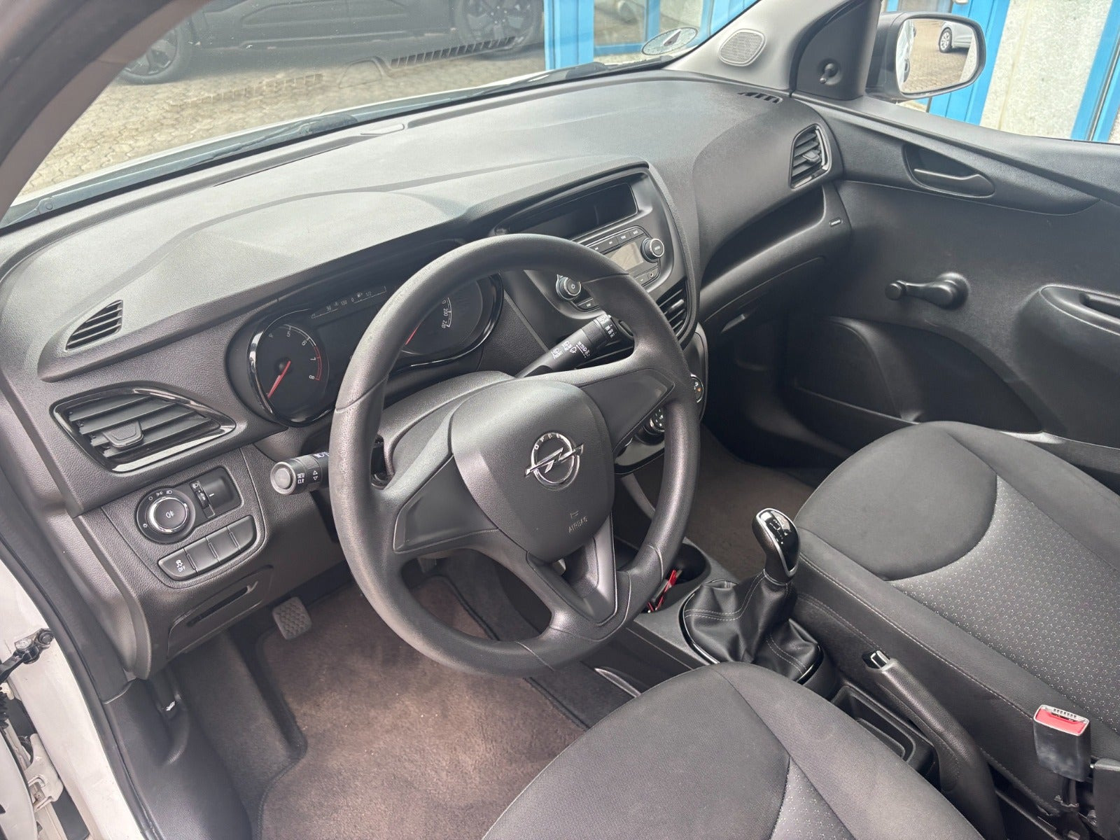 Hvid Opel Karl fra 2016