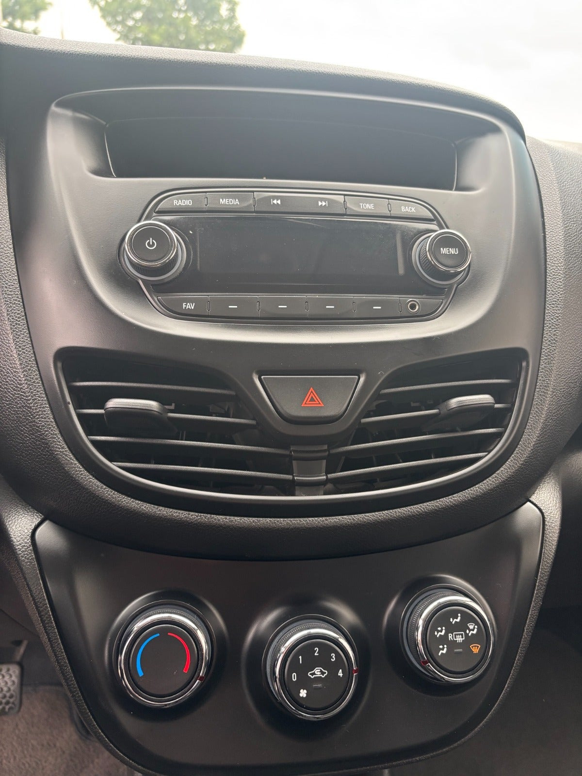 Hvid Opel Karl fra 2016