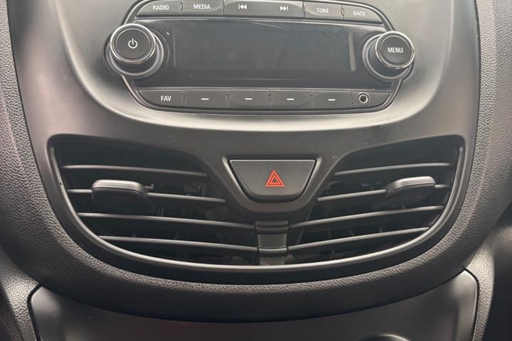 Hvid Opel Karl fra 2016