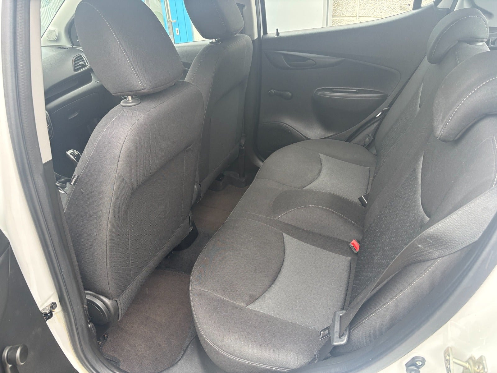 Hvid Opel Karl fra 2016