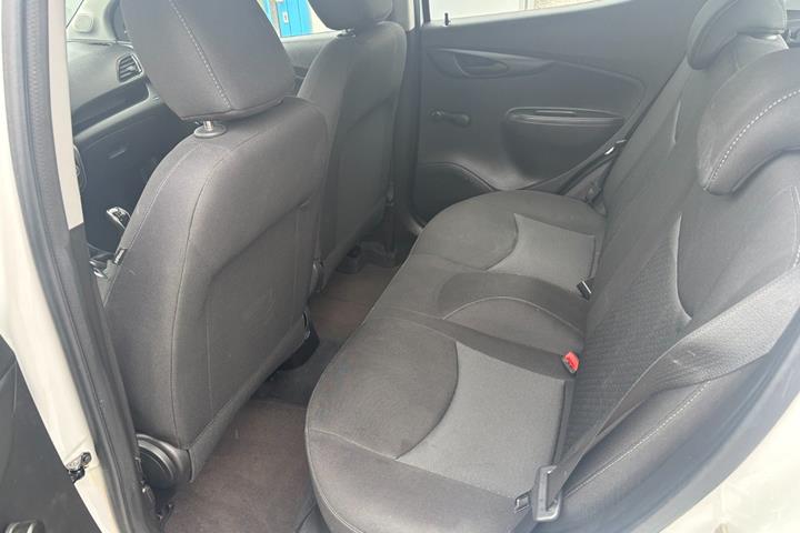 Hvid Opel Karl fra 2016