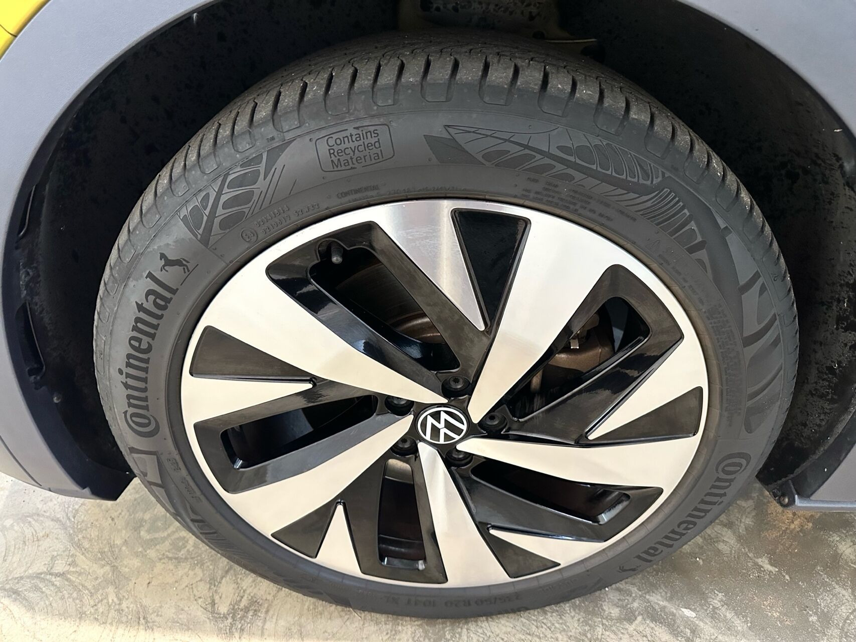 Gul VW ID.4 fra 2021
