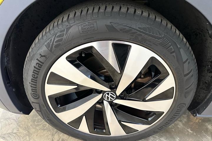Gul VW ID.4 fra 2021