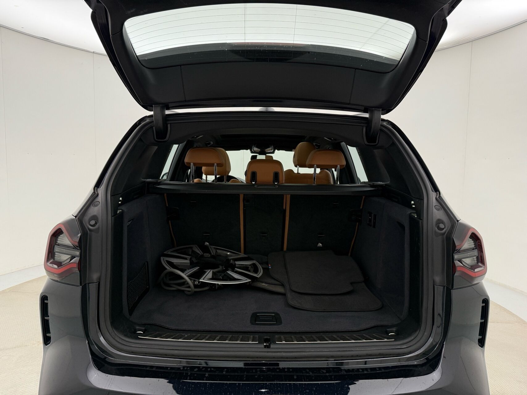 Sort BMW iX3 fra 2022
