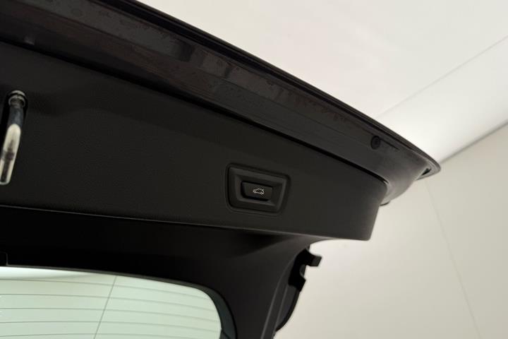 Grå BMW i4 fra 2024