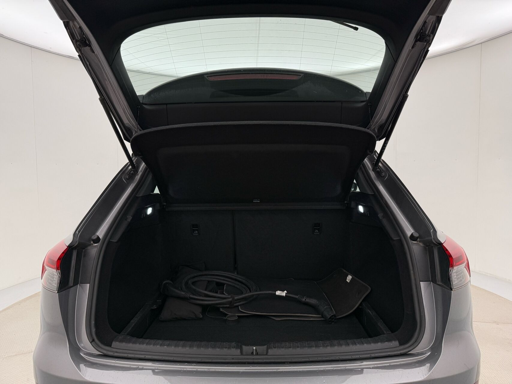 Grå Audi Q4 fra 2022