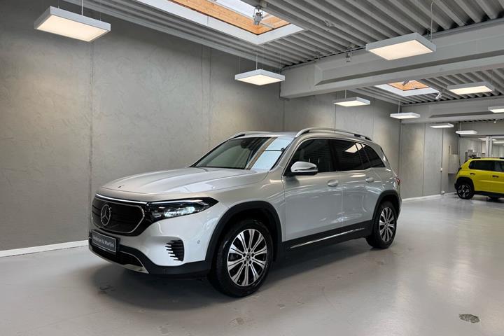 Sølv Mercedes EQB 250 fra 2023