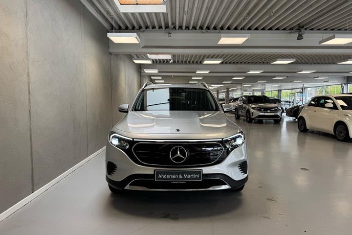 Sølv Mercedes EQB 250 fra 2023