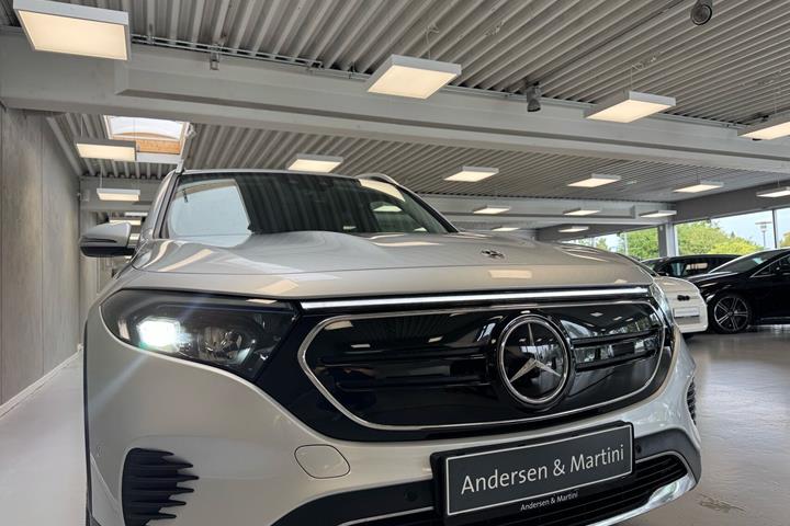 Sølv Mercedes EQB 250 fra 2023