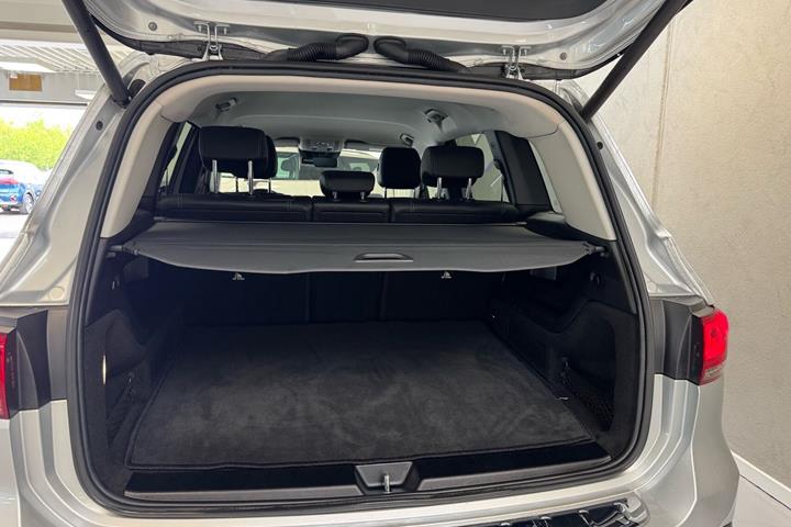 Sølv Mercedes EQB 250 fra 2023