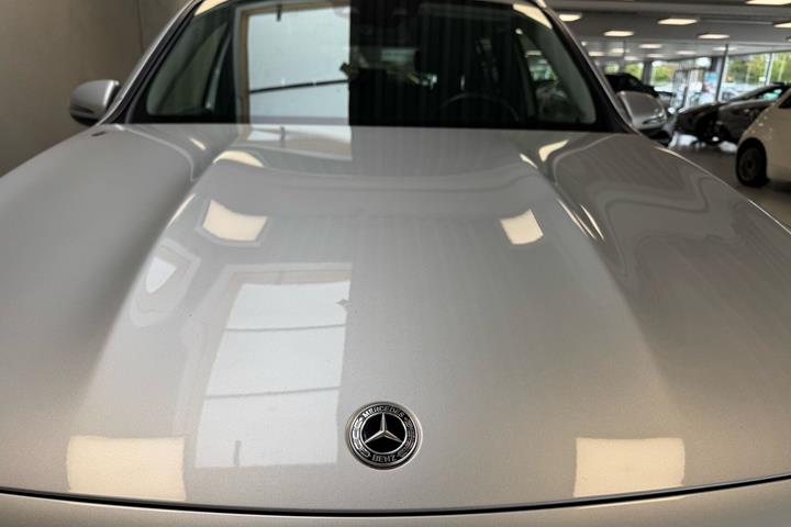 Sølv Mercedes EQB 250 fra 2023