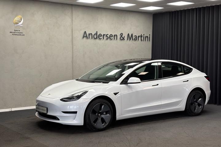 Hvid Tesla Model 3 fra 2021