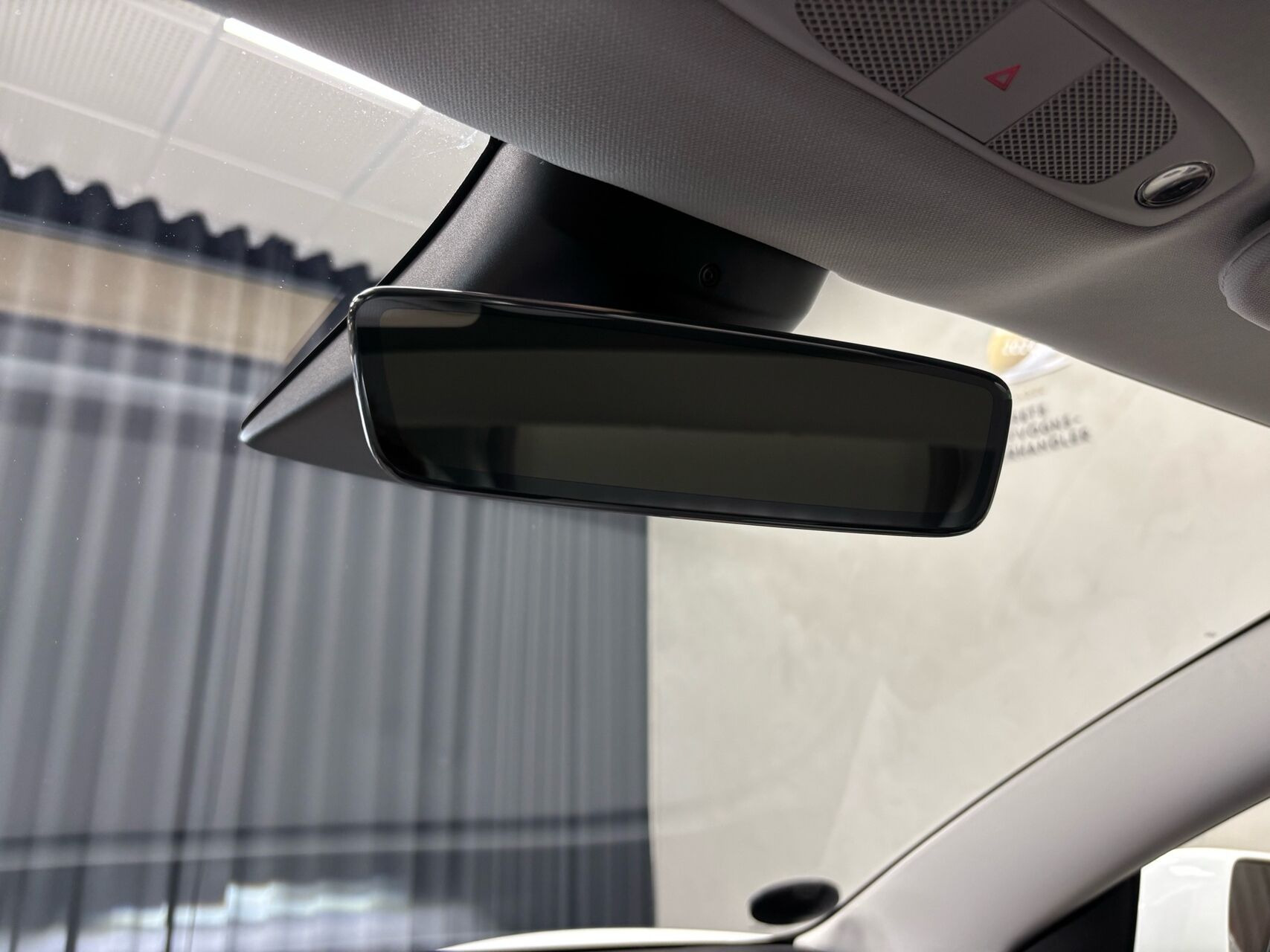 Hvid Tesla Model 3 fra 2021