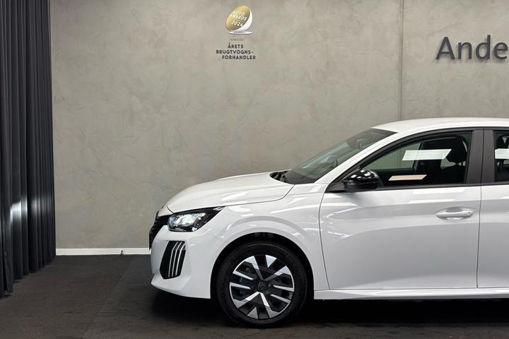 Hvid Peugeot e-208 fra 2025