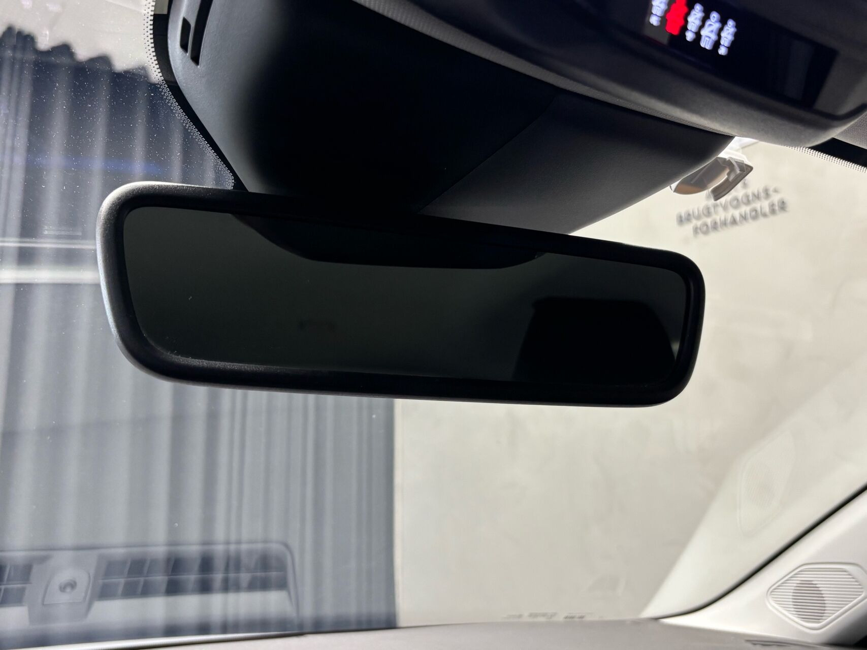 Hvid Peugeot E-308 fra 2025