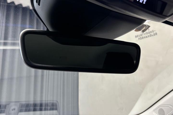 Hvid Peugeot E-308 fra 2025